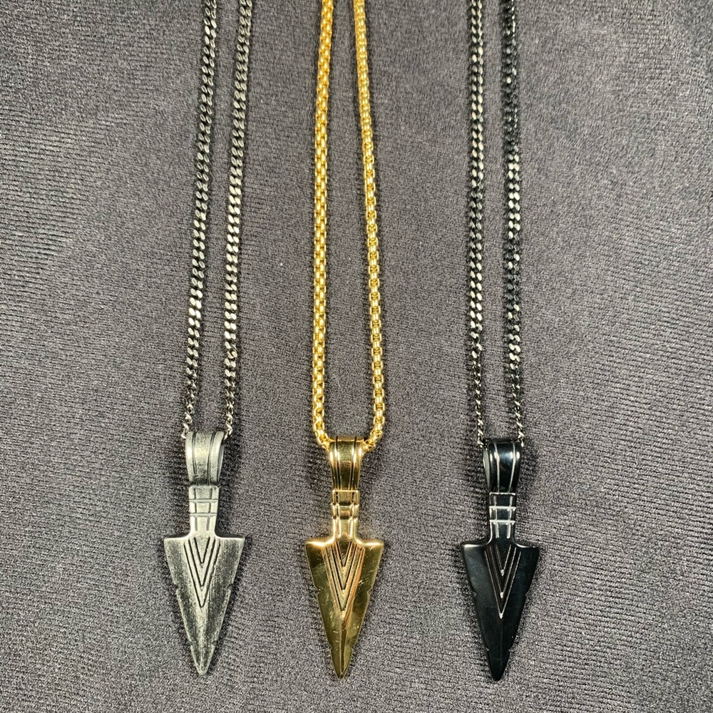 Arrow head pendant chain